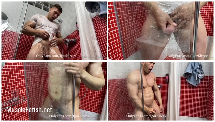 Bodybuilder Igor Kireev - Photo shoot in the shower